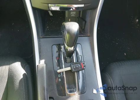 2015 Honda Accord Sport z USA, uszkodzony, nr VIN 1HGCR2F54FA142017